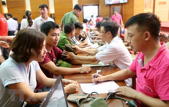 Miles de voluntarios vietnamitas participan en campaña de donación de sangre en Thanh Hoa ảnh 1 Miles de voluntarios vietnamitas participan en campaña de donación de sangre en Thanh Hoa ảnh 1
