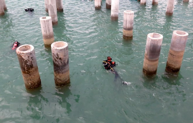 Arqueólogos de Vietnam excavan barco hundido con cerámicas del siglo XVI ảnh 1