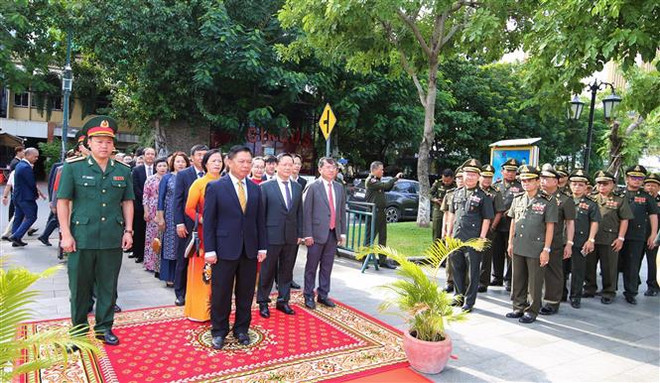 Rinden en Camboya homenaje a mártires vietnamitas ảnh 1 Rinden en Camboya homenaje a mártires vietnamitas ảnh 1