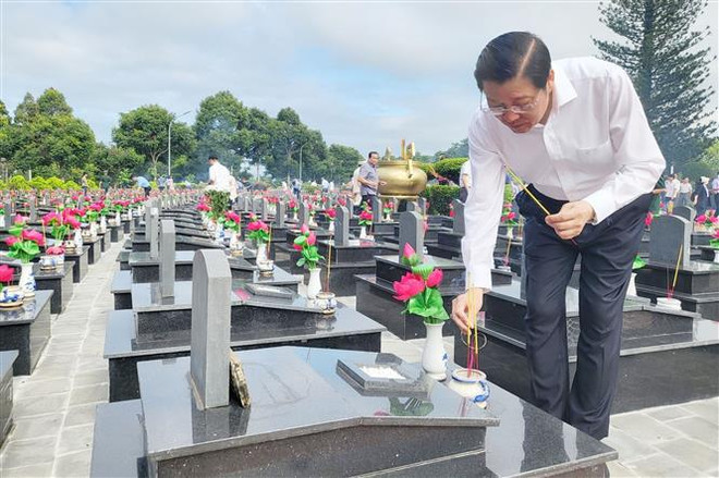Ofrecen inciensos en homenaje a héroes y mártires en provincia altiplana ảnh 2 Ofrecen inciensos en homenaje a héroes y mártires en provincia altiplana ảnh 2