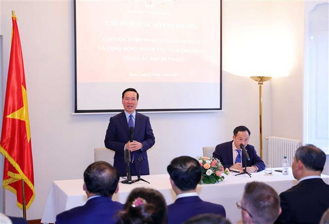 Presidente de Vietnam se reúne con comunidad de connacionales y amigos italianos ảnh 2 Presidente de Vietnam se reúne con comunidad de connacionales y amigos italianos ảnh 2