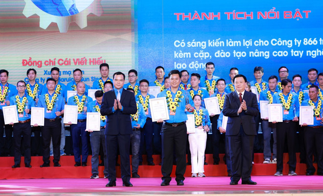 Entregan premio Nguyen Duc Canh a destacados trabajadores vietnamitas ảnh 1 Entregan premio Nguyen Duc Canh a destacados trabajadores vietnamitas ảnh 1