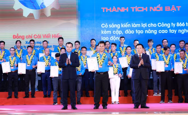 Entregan premio Nguyen Duc Canh a destacados trabajadores vietnamitas ảnh 1