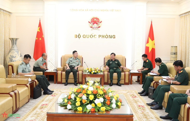 Viceministro de Defensa de Vietnam recibe a agregado militar chino ảnh 1
