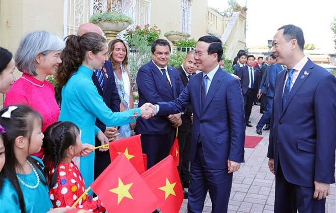 Presidente de Vietnam se reúne con comunidad de connacionales y amigos italianos ảnh 1 Presidente de Vietnam se reúne con comunidad de connacionales y amigos italianos ảnh 1