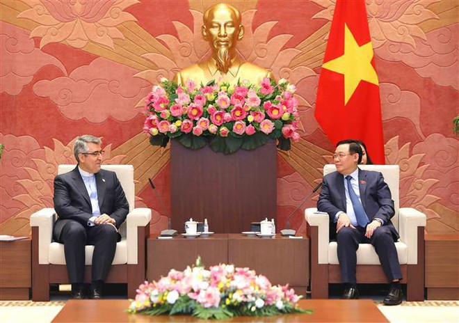 Presidente parlamentario vietnamita recibe a embajadores de Indonesia e Irán ảnh 2 Presidente parlamentario vietnamita recibe a embajadores de Indonesia e Irán ảnh 2