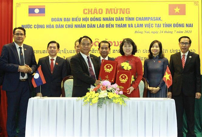Provincias de Vietnam y Laos intercambian experiencias en actividades de consejos populares ảnh 1 Provincias de Vietnam y Laos intercambian experiencias en actividades de consejos populares ảnh 1