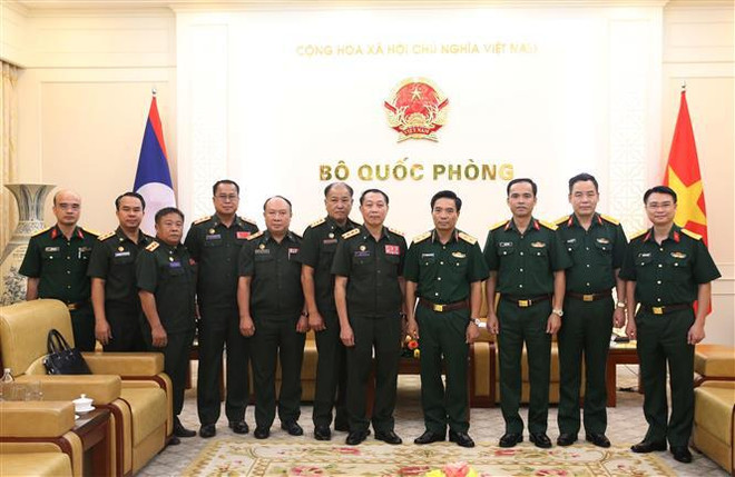 Ministerios de Defensa de Vietnam y Laos agilizan lazos en información ảnh 2 Ministerios de Defensa de Vietnam y Laos agilizan lazos en información ảnh 2