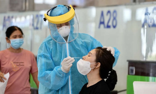 Reducen vuelos chárter en Vietnam para evitar congestión por pruebas rápidas de pasajeros ảnh 1 Reducen vuelos chárter en Vietnam para evitar congestión por pruebas rápidas de pasajeros ảnh 1