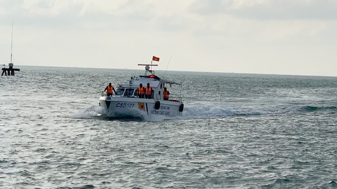 Rescatan a tres pescadores vietnamitas accidentados en mar ảnh 1 Rescatan a tres pescadores vietnamitas accidentados en mar ảnh 1