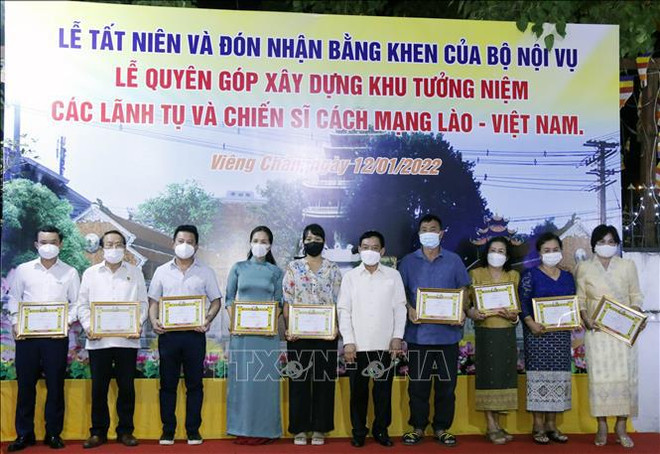 Laos honra a vietnamitas por actividades caritativas en su país ảnh 1 Laos honra a vietnamitas por actividades caritativas en su país ảnh 1