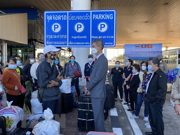 Repatrian a ciudadanos vietnamitas desde Tailandia por vía terrestre ảnh 1 Repatrian a ciudadanos vietnamitas desde Tailandia por vía terrestre ảnh 1