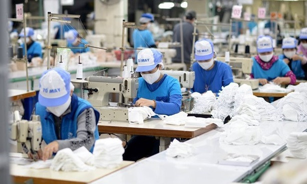 Localidades vietnamitas entregan regalos a trabajadores menos favorecidos con motivo del Tet ảnh 1 Localidades vietnamitas entregan regalos a trabajadores menos favorecidos con motivo del Tet ảnh 1