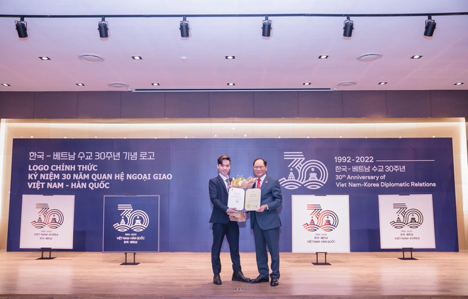 Presentan logotipo del 30 aniversario de relaciones diplomáticas Vietnam-Corea del Sur ảnh 1 Presentan logotipo del 30 aniversario de relaciones diplomáticas Vietnam-Corea del Sur ảnh 1