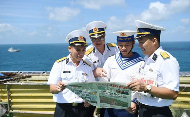 Llega la primavera a plataforma DK1, marcador de soberanía de Vietnam en mar ảnh 2