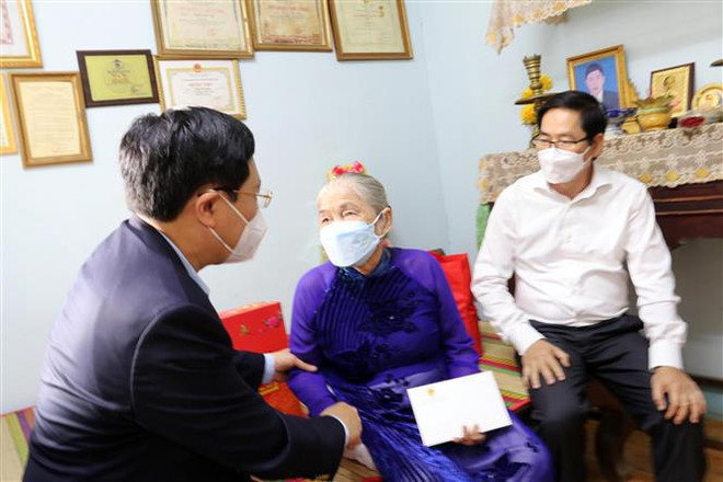 Viceprimer ministro de Vietnam visita provincia de Ba Ria-Vung Tau en ocasión de Tet ảnh 2 Viceprimer ministro de Vietnam visita provincia de Ba Ria-Vung Tau en ocasión de Tet ảnh 2