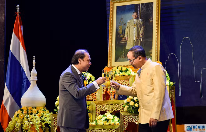 Celebran en Hanoi Día Nacional de Tailandia ảnh 1