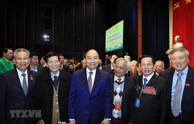 Premier de Vietnam destaca contribución de estudiantes sureños a construcción nacional ảnh 1