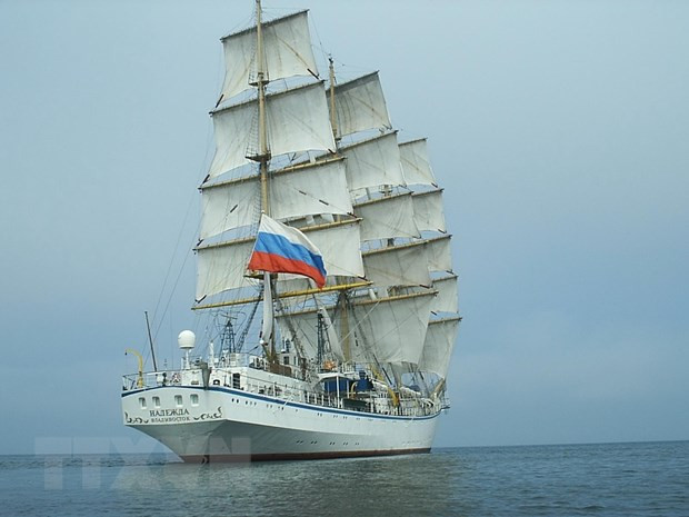 Llevan a tierra firme de Vietnam dos marineras rusas que tienen problemas de salud ảnh 1