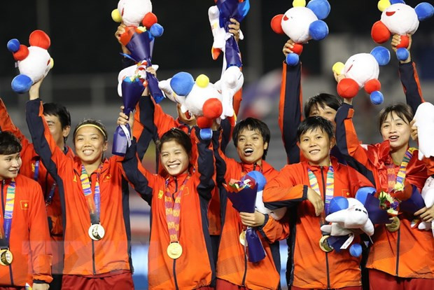 Recompensan al equipo femenino de fútbol de Vietnam, campeón sudesteasiático ảnh 1