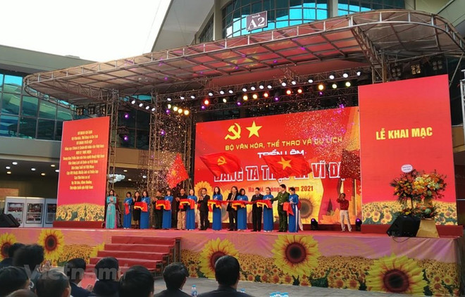 Resalta exposición en Hanoi liderazgo del Partido Comunista de Vietnam ảnh 1