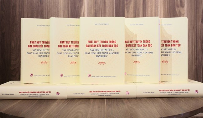 Lanzan libro del máximo dirigente partidista sobre gran unidad nacional ảnh 1 Lanzan libro del máximo dirigente partidista sobre gran unidad nacional ảnh 1