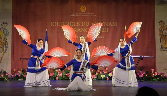 Promueven cultura de Vietnam entre público de Francia ảnh 2 Promueven cultura de Vietnam entre público de Francia ảnh 2