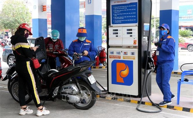 Disminuyen precios de gasolina en Vietnam ảnh 1 Disminuyen precios de gasolina en Vietnam ảnh 1