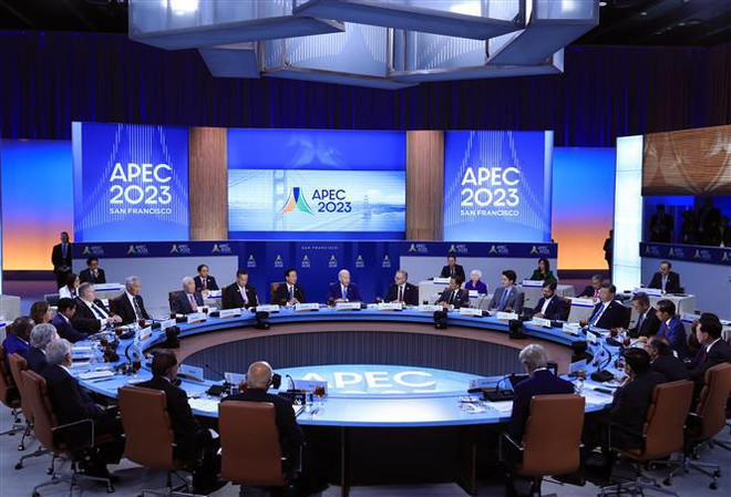 Presidente vietnamita asiste a Diálogo Informal de Líderes de APEC ảnh 2 Presidente vietnamita asiste a Diálogo Informal de Líderes de APEC ảnh 2