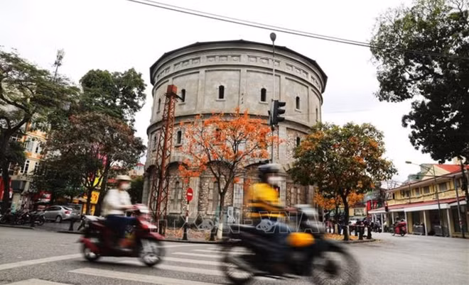Torre de agua Hang Dau de Hanoi se transforma en un espacio artístico ảnh 1