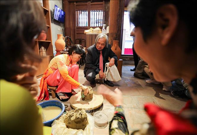 Organizan en Hanoi actividades en saludo al Día del Patrimonio Cultural de Vietnam ảnh 2 Organizan en Hanoi actividades en saludo al Día del Patrimonio Cultural de Vietnam ảnh 2