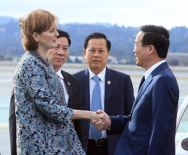 Presidente llega a Estados Unidos para asistir a Semana de alto nivel de APEC 2023 ảnh 1 Presidente llega a Estados Unidos para asistir a Semana de alto nivel de APEC 2023 ảnh 1