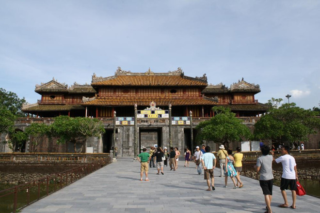 Ciudad centrovietnamita de Hue atrae cada día más turistas foráneos ảnh 1