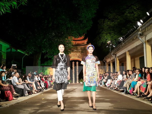 Inauguran en Hanoi Festival de traje tradicional de mujeres de Vietnam ảnh 1 Inauguran en Hanoi Festival de traje tradicional de mujeres de Vietnam ảnh 1