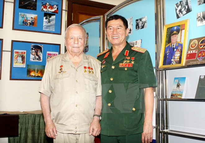 En Hanoi se reúnen Pham Tuan y Víktor Gorbatko tras 35 años ảnh 1 En Hanoi se reúnen Pham Tuan y Víktor Gorbatko tras 35 años ảnh 1