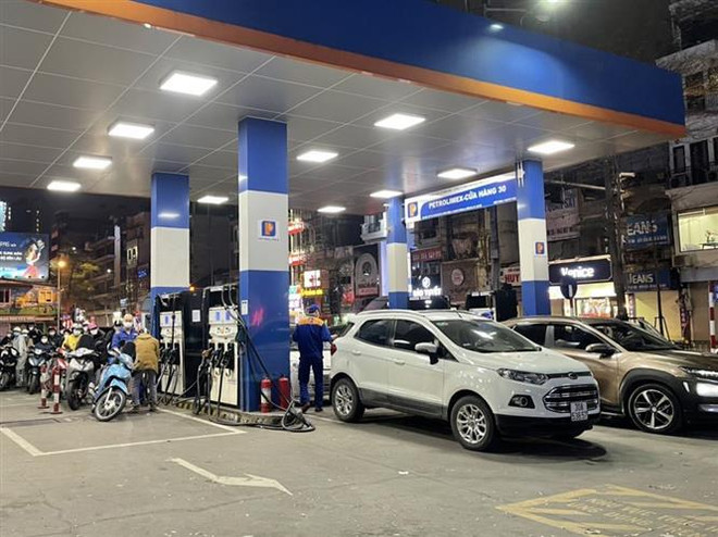 Proponen medidas para estabilizar precios de petróleo y gasolina en Vietnam ảnh 2 Proponen medidas para estabilizar precios de petróleo y gasolina en Vietnam ảnh 2