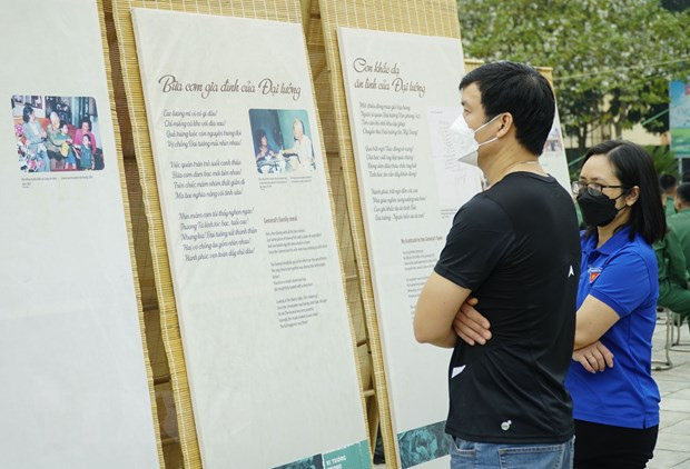 Inauguran en provincia vietnamita exposición sobre el General Vo Nguyen Giap ảnh 1 Inauguran en provincia vietnamita exposición sobre el General Vo Nguyen Giap ảnh 1