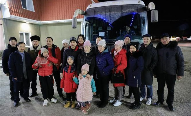 Reciben en Rusia a los primeros 14 vietnamitas evacuados de la zona ucraniana de Jersón ảnh 1 Reciben en Rusia a los primeros 14 vietnamitas evacuados de la zona ucraniana de Jersón ảnh 1