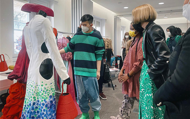 Presentan en Milán colección de diseñador de moda vietnamita ảnh 1 Presentan en Milán colección de diseñador de moda vietnamita ảnh 1