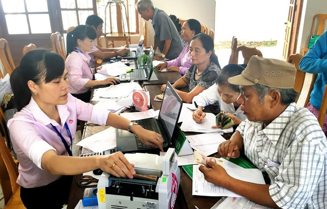 Cerca de 6,4 millones de hogares pobres en Vietnam se benefician de préstamos de políticas sociales ảnh 1 Cerca de 6,4 millones de hogares pobres en Vietnam se benefician de préstamos de políticas sociales ảnh 1