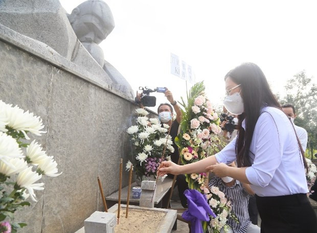 Provincia vietnamita de Quang Ngai rinde tributo a víctimas de masacre de Son My ảnh 1 Provincia vietnamita de Quang Ngai rinde tributo a víctimas de masacre de Son My ảnh 1