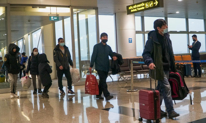 Llegó a Vietnam segundo vuelo de ciudadanos repatriados desde Ucrania ảnh 1 Llegó a Vietnam segundo vuelo de ciudadanos repatriados desde Ucrania ảnh 1
