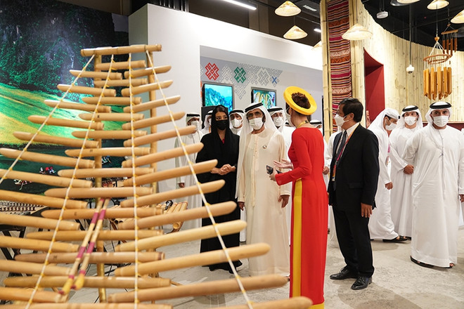 Vicepresidente emiratí visita pabellón de Vietnam en EXPO Universal de Dubái 2020 ảnh 2 Vicepresidente emiratí visita pabellón de Vietnam en EXPO Universal de Dubái 2020 ảnh 2