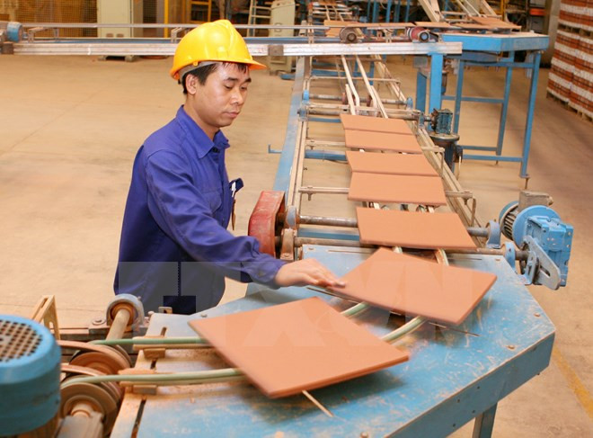 Viglacera planea abrir 15 salas de exposición en Cuba ảnh 1