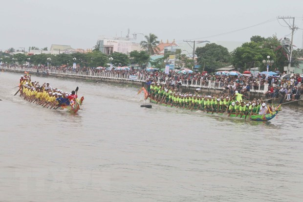 Festival de regata de barcos Ngo en provincia vietnamita de Soc Trang ảnh 1