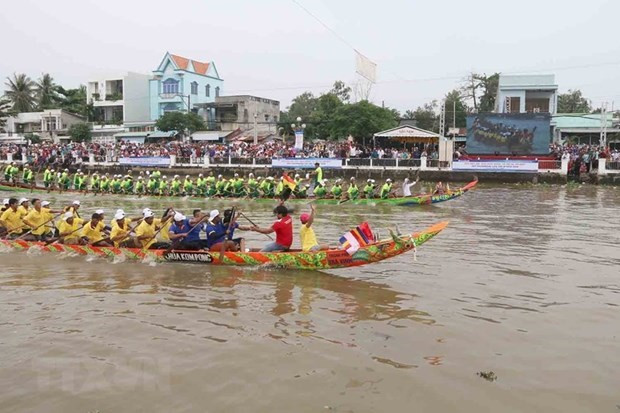 Festival de regata de barcos Ngo en provincia vietnamita de Soc Trang ảnh 2