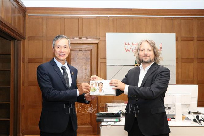 Arribará mañana a Vietnam 180 mil test rápidos de COVID-19 donados por Alemania ảnh 1 Arribará mañana a Vietnam 180 mil test rápidos de COVID-19 donados por Alemania ảnh 1