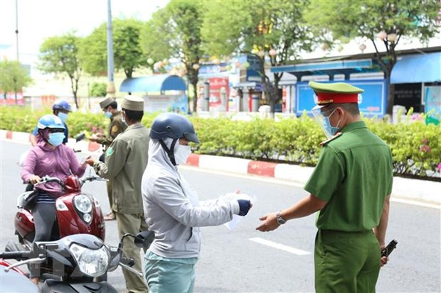 Primer Ministro de Vietnam realiza inspección remota de labores preventivas de COVID-19 ảnh 1 Primer Ministro de Vietnam realiza inspección remota de labores preventivas de COVID-19 ảnh 1