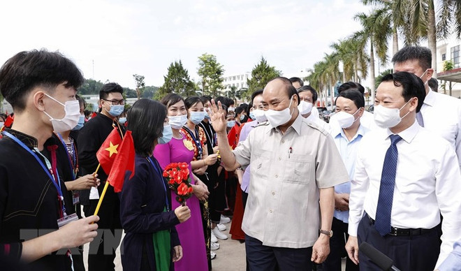 Presidente de Vietnam alienta a estudiantes de minorías en provincia de Yen Bai ảnh 1 Presidente de Vietnam alienta a estudiantes de minorías en provincia de Yen Bai ảnh 1