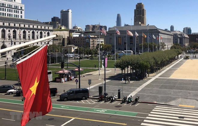 Efectúan en Estados Unidos ceremonia de izamiento de bandera por Día Nacional de Vietnam ảnh 1 Efectúan en Estados Unidos ceremonia de izamiento de bandera por Día Nacional de Vietnam ảnh 1